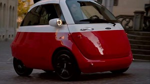 Se llama Microlino y es la réplica moderna del mítico Isetta: https://goo.gl/S89Zy4 | Car and Driver