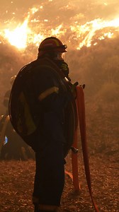 Several wildfires are burning across the Greek island Chios. Several villages were evacuated, and a camp for asylum seekers has also been affected. Authorities suspect arson. | DW News