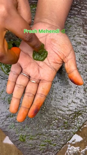 Reshma Yuvraj Pillay ✨ on Instagram: "🌸 First Batch of 2026 – Mehendi Crash Course 🌸 Online & Offline ✨ “One Course That Covers It All” ✨ 📅 Dates: 1st – 10th January 🕒 Timing: 3:00 PM – 4:30 PM 📍 Location: Wagoli – Lohegaon, Pune 🎥 Includes: 1 Month Backup 💫 Course Schedule: Day 1 – Floral Arabic + Traditional Arabic Day 2 – Floral Designer Mehendi Day 3 – Floral Bridal Design Day 4 – Indo-Western Designer Mehendi Day 5 – Royal Designer Mehendi (includes peacocks & elephants) Day 6 – Cust