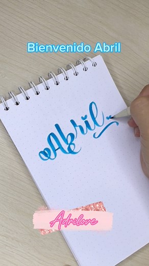 Como escribir Abril en lettering #letrascreativas#letras #letrasbonitas #arte #talleres2024 #LETRA #creative #creatividad #talleronline #letteringchallenge #lettering | ADRILOVE