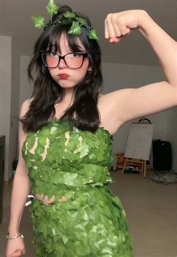 Cosplay de Eva de la Biblia y Tinkerbell