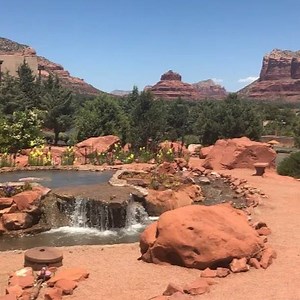 Early morning yoga with this view every Sunday morning. @hiltonsedona Resort Guests, @sedonagolfresort Red Rock Pass Holders and @hiltonsedona Spa Members are invited to start their Sunday with Sunrise 🌅 Yoga. #hiltonsedona #sedonagolfresort #discoveryrecovery #visitsedona #sedonaescape | Hilton Sedona Resort at Bell Rock