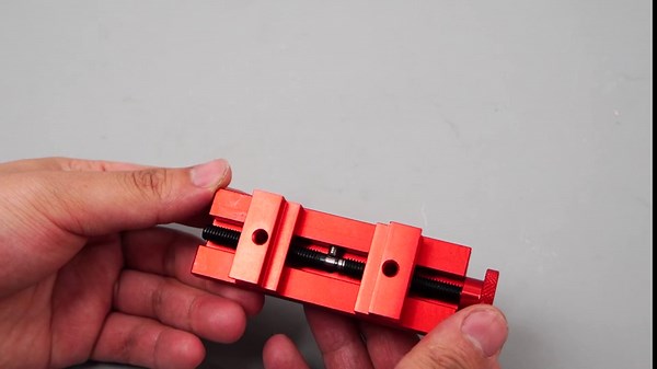 Honing Guide Tool, Aluminum Alloy Chisel Sharpening Jig, Honing Guide for Chisels and Planes, Chisel Fixing Sharpening Holder with Bearing Roller for 0.2-2.2inch Chisels Planer Blades