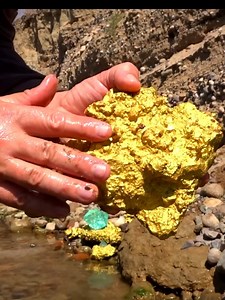 Searching for gold diamonds and hidden treasures within the depths of the earth | Metal Finder