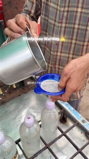 Bakchod_sahensha on Instagram: "Thank for 95k+ views 🔥 #🎂要怎麼不經意的讓另一一半看到這篇文👀 儀式感滿滿🈵🔜蛋糕小熊蠟燭旋轉褸盒🕯️ 嘿~閉上眼睛～許個願吧✨ 希望你的願望會實現 （偷偷按下機關）有我幫你準備的小驚喜唷 ⚠️ 商品是蛋糕小熊機關盒 沒有附戒指💍禮物要自己準備唷 流行周邊好物推薦搜尋 ✨ 玩具公仔搜尋🔍 寵物周邊搜尋 🔍 勗新商品資訊請看限時動態精選💭 下單方式🛒 🔜留言”+1；小編火速回覆你下單資訊 🔜留言”+1； 小編火速回覆你下單資訊 可自行截圖商品私訊購買‼️ 付款方式 台灣地📦匯款、ATM轉帳（可無摺）、街口支付 支持全球順豐配送🌍微信、支付寶收款 國外配送約2週左右 因天氣、不可控因素可能延誤 能接受再下單🗳️可詢問客服配送進度. #instafeed