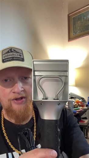 Reviewing heated ice scraper #Heated#Ice #Scraper #HonestReview #WouldNotRecommend