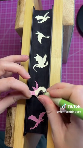 Trying out a new book edge painting method be it's too damn cold to go outside and spray paint😅 I'm using a dye ink pad and blending brushes. #fourthwing #onyxstorm #ironflame #dragon #bookedges #paintededges #bookbinding #rebind #booktok #diy #specialedition #etsyshop #collectorsedition #bookrebind #reboundbook #etsy #adenriorson #violetsorrengail #empyreanseries #rebeccayarros