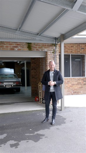 Imagine coming home to this every day in Greenleigh • Impressive bush setting with a large main residence plus its own fully self-contained flat • Striking sunken living room on entry with exposed brick and a separate study/home office • Fireplace lounge and dining that opens through to an extra family zone with kitchenette • Granite benchtop kitchen with gas cooking, twin wall ovens and generous pantry space To find out more about the property, please get in touch 📲 | Greg Ward & Jen Ward Real