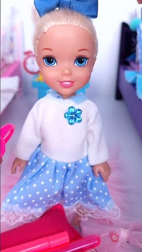 Elsie's Secret Pink Surprise for Annie!🎁 #dolls #youtubecreatorcommunity #suprise