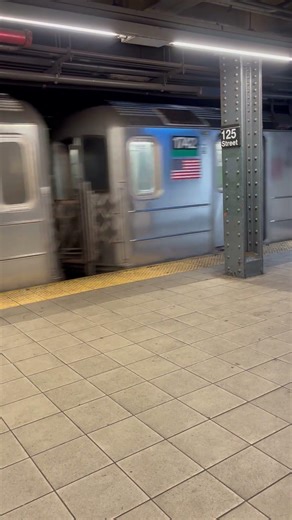 6 train to the Bronx at 125th Street in New York