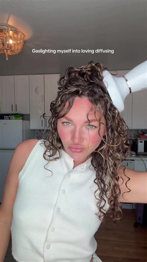 Tips for Perfectly Diffusing Curly Hair