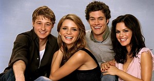 10 segreti su The O.C.: Seth scartato ai provini, la villa dei Cohen in realtà è..