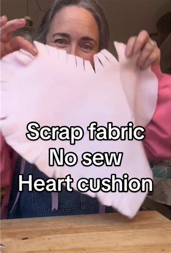 Could this be a near perfect valentine craft? #diyheartcushion #valentinesdiydecor #valentinecrafts #scrapfabric I