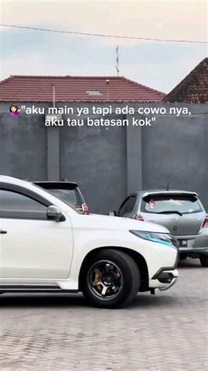 Garasi Motor 77 on Instagram: "Awak mu percoyo? . . . . . . . . . , , . . #toyota #innova #slownlow #reborn #modifikasi #sukamodif #modification #diesel #instagood"