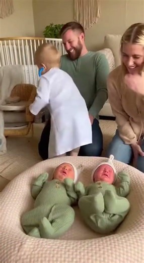 Twin Babies Start Crying… Toddler Doctor Freezes 😂🩺#ToddlerDoctor #TwinBabies #CryingBabies