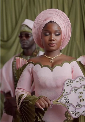 S. I. M. I. x. F. E. M. I. Ready to get traditionally hitched❤️ Couple: @thedapsons Bride’s outfit: @prudential_atelier Groom’s outfit: @hrhluxury Makeup: @glambyomoye Hairstylist: @deolasannibeautyhairco Gele: @sammyinventions Couple’s stylist: @_emmanuelgoodnews Bridal handfan: @synach_palace Bride’s accessories: @pelz_signature Groom’s accessories: @jematoba Set design: @theaocollectives Content creator: @durrode Photography: @lucasugoweddings Planner: @elithan_events #TheModestCollective #Mo