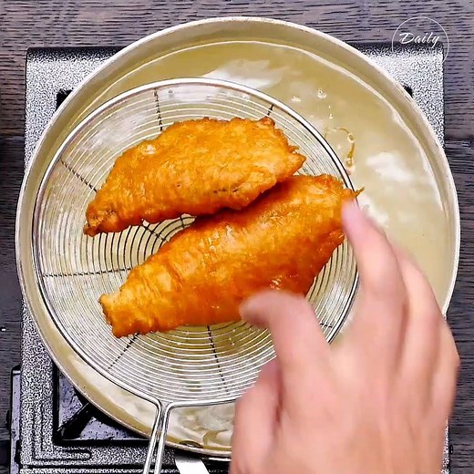 These fish fillets are crispy outside tender inside 🐠🥑😋 Credit: Taste Show | Daily Viral Stories