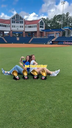 There’s a lot of GOLD in Gainesville! 🤩🏆 #TeamRawlings via: @joceyerickson | Rawlings Softball