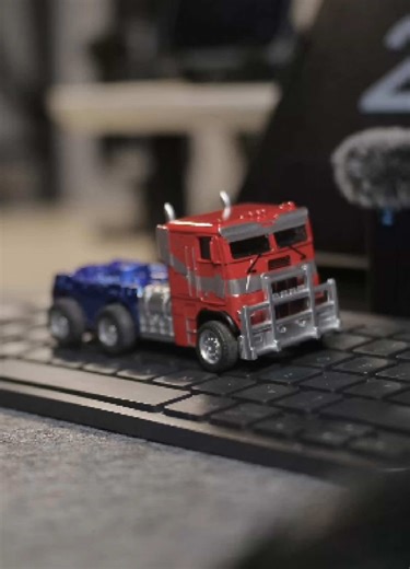 Mainan Transformer Optimus Prime untuk Anak
