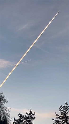 Proof that chemtrails exist. The difference between chemtrails and jets #chemtrails