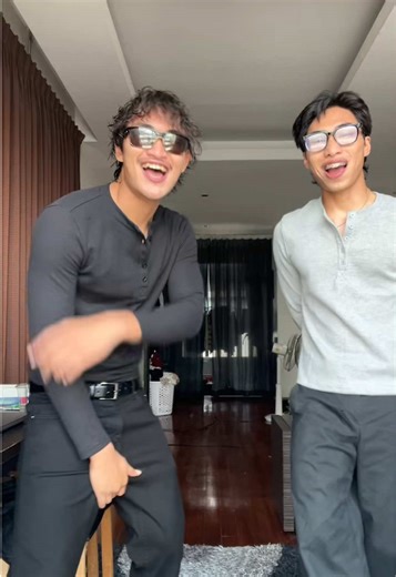 วิดีโอของ Theotherdam (@theotherdam) พร้อมเพลง Classic - MKTO