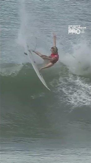 Could watch this all day 🕹 Caity Simmers' touch of insanity at the #ElSalvadorPro