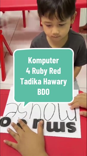 Aktiviti ini dapat membantu murid memahami struktur ayat, penggunaan imbuhan, tanda baca serta susunan subjek dan predikat dengan lebih jelas. Selain itu, aktiviti ini juga dapat merangsang pemikiran kritis dan meningkatkan daya fokus murid semasa proses pembelajaran. #montessoriactivities #projectbasedlearning #learningthroughplay #kindergarden #diyactivitiesforkids