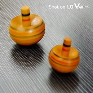 【LG V40ThinQ | Cine Shot 玩味日常】 啟動 #LGV40ThinQ 嘅 #CineShot 功能，隨心選定顯示事物動與靜的範圍，日常一瞬都能變得玩味十足 😁！ 📌 由即日起至 3月 31 日期間，凡購買 LG V40ThinQ 香港原裝行貨即送你 OTO 充電式錐錐爽*，摩洛哥藍、胭脂紅及鉑鋼灰三色現正同步發售。 *優惠受條款約束 #LG #LGHK #V40ThinQ | LG Global