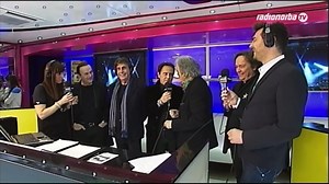 I Pooh scherzano con Riccardo Fogli in vista del tour (Reunion) del 2016. 🤗💓🎸 | Isabella Rinaldi