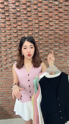 22K views · 19 reactions | 【12月代购】KT1102 GAOGAO 马甲V领银纽针织无袖衣...