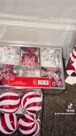 Candy Cane Themed Christmas Decor Ideas