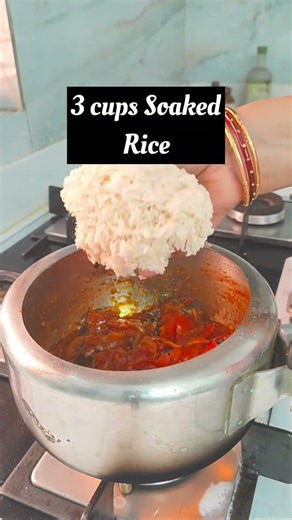 10 Mins Pressure Cooker Tomato Rice 🍅🍚 | Quick Lunch Box Recipe #Shorts