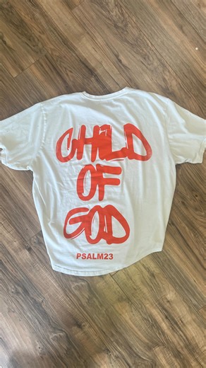 Screenprinting Child of God tees 👕 👀 • • #clothingbrand #streetwearbrand #merch #custommerch #screenprinting #streetwearstartup #clothingbrandtips | 413 Merch