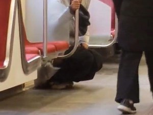 Woman urinating on TTC subway gets little reaction from other passengers