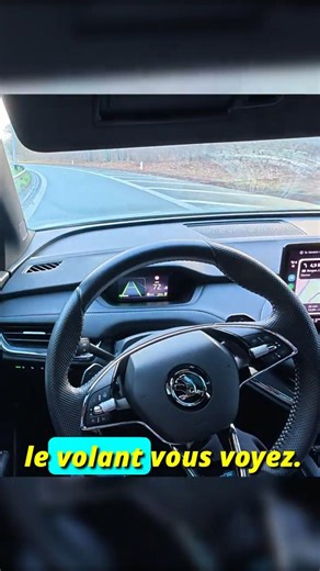 Virage serré à 70 km/h : Le Travel Assist assure. 🤖