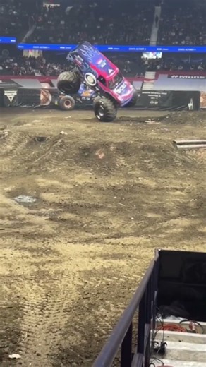 Nothing quite like a ‪@CBS‬ Encore! 🎆 #MonsterJam #MonsterTrucks #CBS #Rosemont