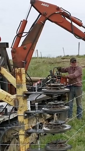 58K views · 301 reactions | 朗This machine with the usage of the hydraulic wire tensioner is applied for making fencing crew. | Crafty Engineer | Facebook