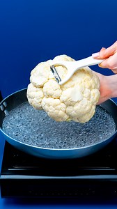 1.2M views · 5K reactions | Selbst wenn Sie 100 Jahre alt sind, müssen Sie diesen Trick zum Kochen von Blumenkohl kennen! Zutaten Wasser: 2 l Blumenkohl: 1 St Eier: 3 St Salz: 5 g Mehl: 100 g Zwiebel: 1 St Karotte: 1 St Pilze: 150 g rote Paprika: 1 St grüne Paprika: 1 St Tomaten: 2 St Salz: 5 g schwarzer Pfeffer: 4 g Cheddar: 200 g | Schmackhaft.tv | Facebook