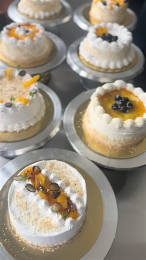 Genoise seems simple, but it’s all about those small details that make a big difference! ✨ In today’s class, we focused on proper aeration and folding #mauritius🇲🇺 #pastryschool #baking #cakedecorating #ilemaurice