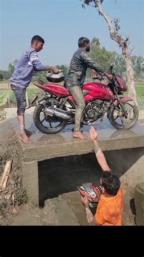 Big motorcycle helmets #automobile #funny