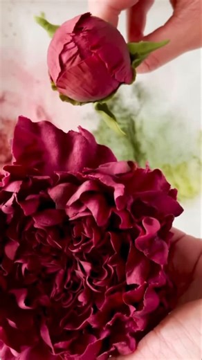 Finespun Cakes Toronto - Luxury Wedding Cakes & Education 🥀 on Instagram: "If you’ve ever wanted to make sugar flowers like this 👉🏼 comment “bud” and I’ll send you our FREE 2 part Peony Bud Tutorial 💖 . . . #cakedecorating #sugarflowers #weddingcake #peonyflower #cakevideos"