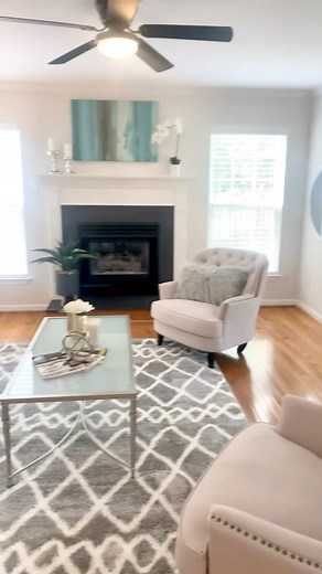Staged. Set. Ready for a new owner! 😍 #homestaging #interiordesign #homedecor #realestate #home #interior #design #staging #homestager #homedesign #homesweethome #decor #homestyling #homestagingworks #interiorstyling #interiors #realtor #stagingsells #interiordesigner #interiordecor #decoration #realestateagent #stagingworks #homestyle #interiordecorating #leesburgva #staginghomes #propertystaging #stagingfashionista #homestagingsells | The Staging Fashionista