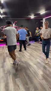 🔥 Es LUNES de CUMBIA 🔥 ¡Y no cualquier lunes… hoy arrancamos con nuestros nuevos cursos de Cumbia! 🇲🇽💃✨ Si quieres mejorar tu estilo, técnica y flow, este es el momento. ⭐ Cumbia Nivel 1 — 8:20 PM ⭐ Cumbia Nivel 2 — 9:10 PM Con Maestro Morro en Fusion Latina 🖤💗 Ven, aprende, baila y empieza tu semana con sabor. ¡Nos vemos en clase! 🎶🔥 2675 E Price rd Suite B2 | Fusion Latina Dance and Fitness