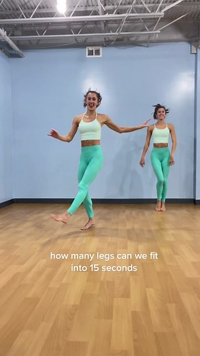 everybody can can 💃🏻 #sullivantwins