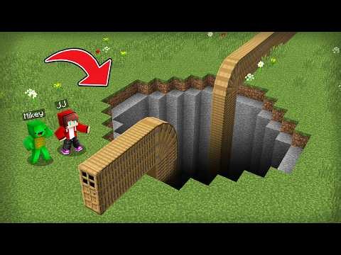JJ & Mikey: The LONGEST DOOR Leads Into a PIT in Minecraft...