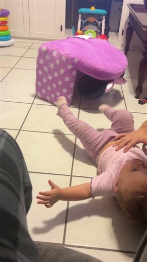 Lyla knows how to sit in her Minnie chair. #smart #minnie #milestone #learning #littleone #lyla