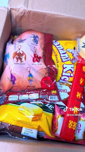 Unboxing Deluxe Anime Manga Box: Explore Exciting Merch!