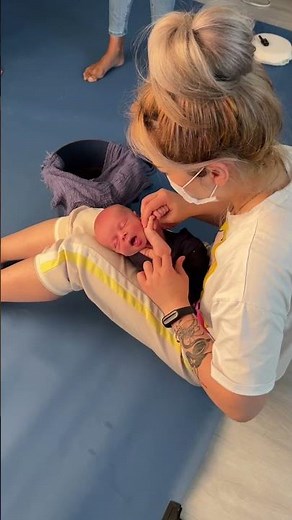 How I prepare for a bucket pose taught in Dallas Workshop #newbornphotography #baby #photography