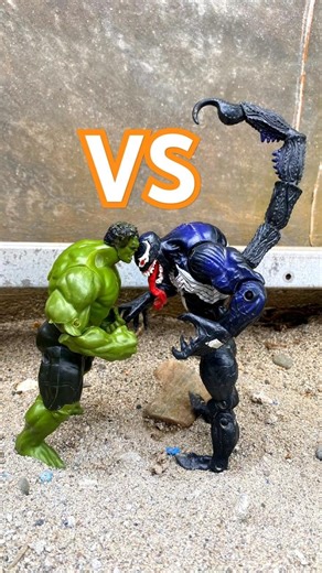 Hulk Vs Venom #shorts #short #viral #toys #avengerstoys #marveltoys #actionfigures #toybattle
