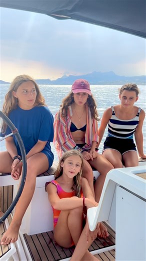 Schropp Sisters • Música y buen rollo 🎶 | A capella con #carryyouhome de @alexwarren #sisterssinging #sistersband #singers #sistersband #anitasdrum #coquetesch #amandaschropp... | Instagram